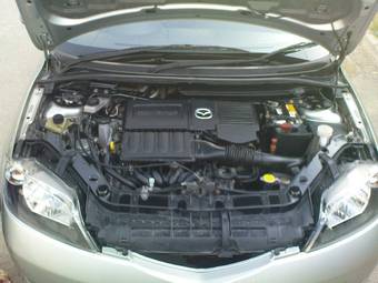 2004 Mazda Demio Pictures