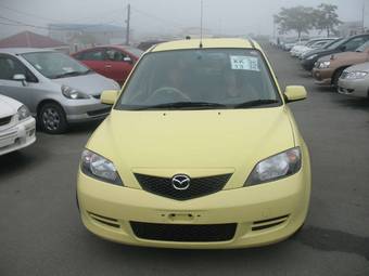 2004 Mazda Demio Photos