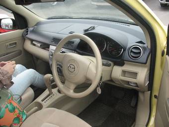 2004 Mazda Demio Photos