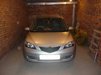 2004 Mazda Demio Photos