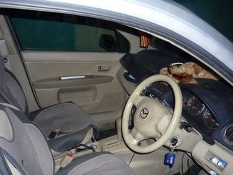 2004 Mazda Demio Photos