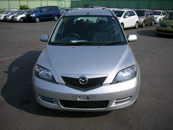 2004 Mazda Demio Pictures
