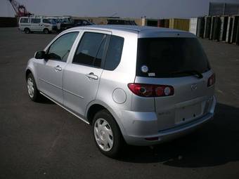 2004 Mazda Demio Pictures