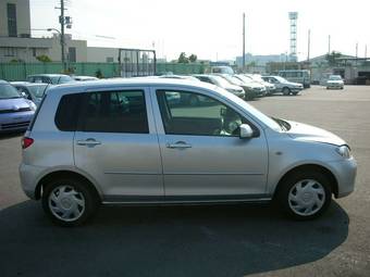 2004 Mazda Demio Pictures