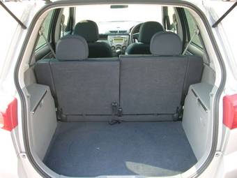 2004 Mazda Demio Photos