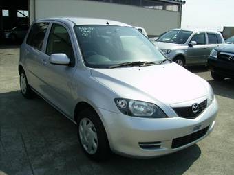 2004 Mazda Demio Photos