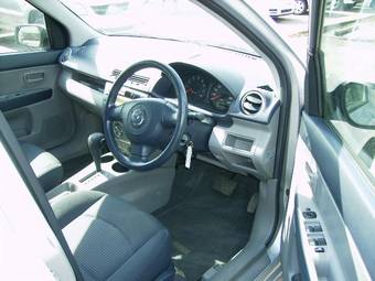 2004 Mazda Demio Pictures