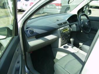2004 Mazda Demio Images