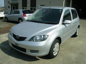 2004 Mazda Demio Pictures