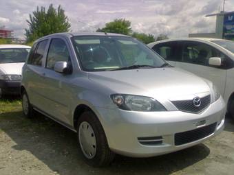 2004 Mazda Demio Photos