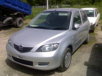 2004 Mazda Demio Pictures