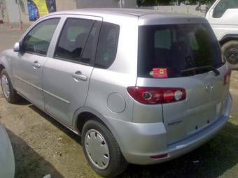 2004 Mazda Demio Photos