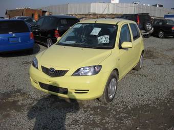 2004 Mazda Demio Photos