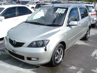 2004 Mazda Demio Photos