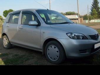 2004 Mazda Demio Photos