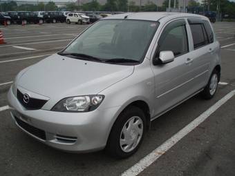 2004 Mazda Demio Pictures