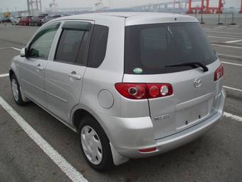 2004 Mazda Demio Photos