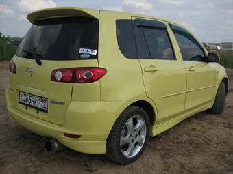 2004 Mazda Demio Pictures