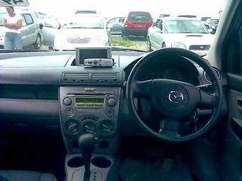 2004 Mazda Demio Photos