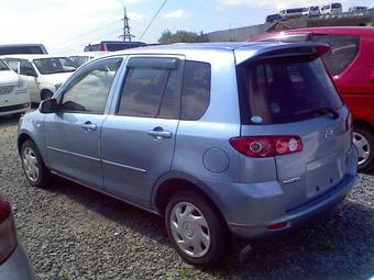 2004 Mazda Demio Pictures