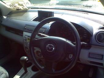 2004 Mazda Demio Photos