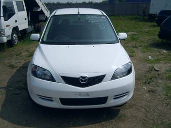 2004 Mazda Demio Photos