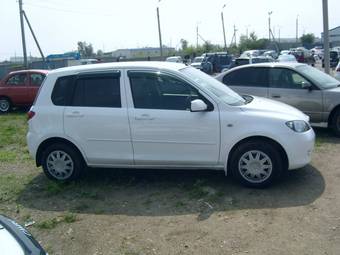 2004 Mazda Demio Photos