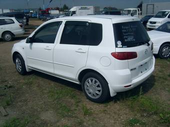 2004 Mazda Demio Photos