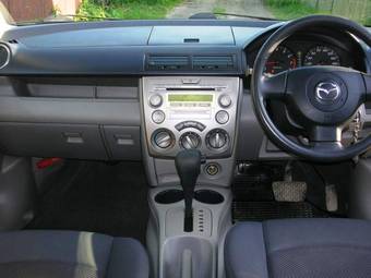 2004 Mazda Demio Photos