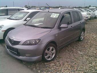 2004 Mazda Demio Photos