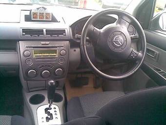 2004 Mazda Demio Pictures