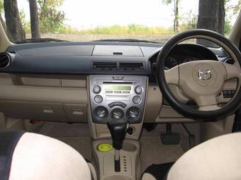 2004 Mazda Demio Pictures