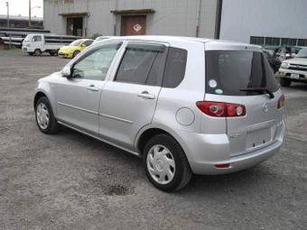 2004 Mazda Demio Pictures