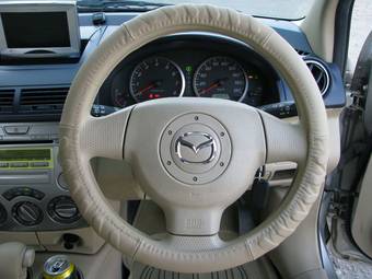 2004 Mazda Demio Pictures