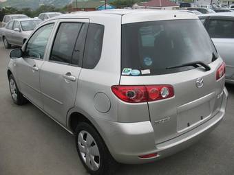 2004 Mazda Demio Pictures