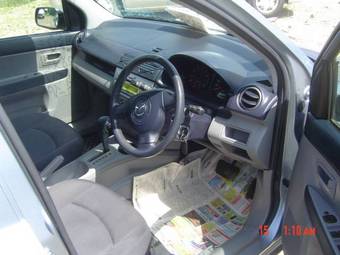 2004 Mazda Demio Photos