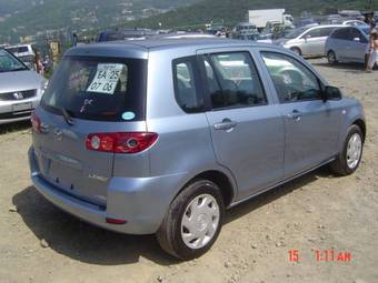 2004 Mazda Demio Photos