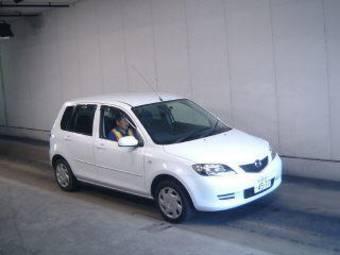 2004 Mazda Demio Photos