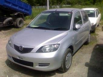 2004 Mazda Demio Photos