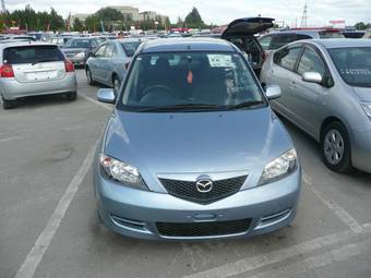 2004 Mazda Demio Photos