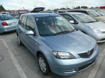 2004 Mazda Demio Pictures