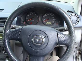2004 Mazda Demio Photos