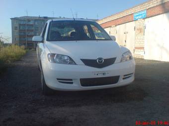 2004 Mazda Demio Pictures