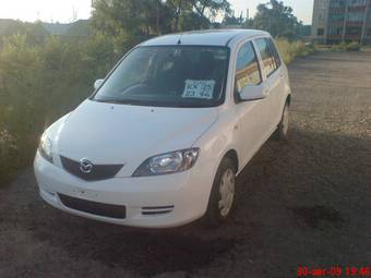 2004 Mazda Demio Pictures