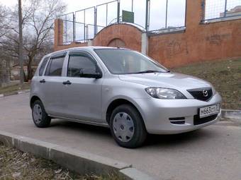 2004 Mazda Demio Photos