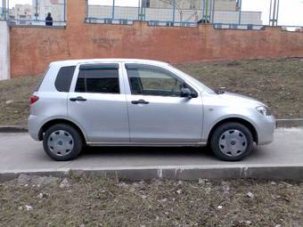 2004 Mazda Demio Pictures