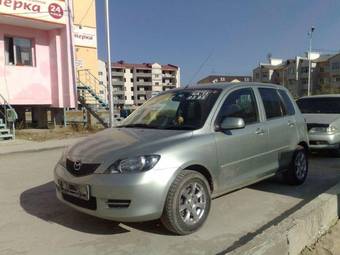 2004 Mazda Demio Photos