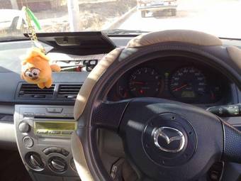 2004 Mazda Demio Photos