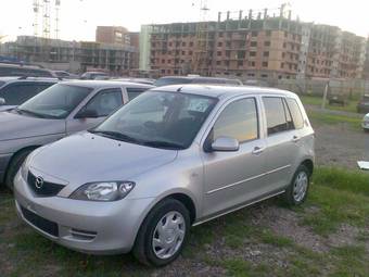 2004 Mazda Demio Photos