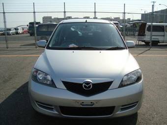 2004 Mazda Demio Photos